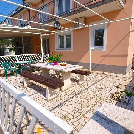 Apartmán Dragomir 1052 *