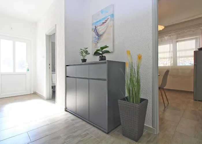 Dragomir 1052 Apartment Fažana
