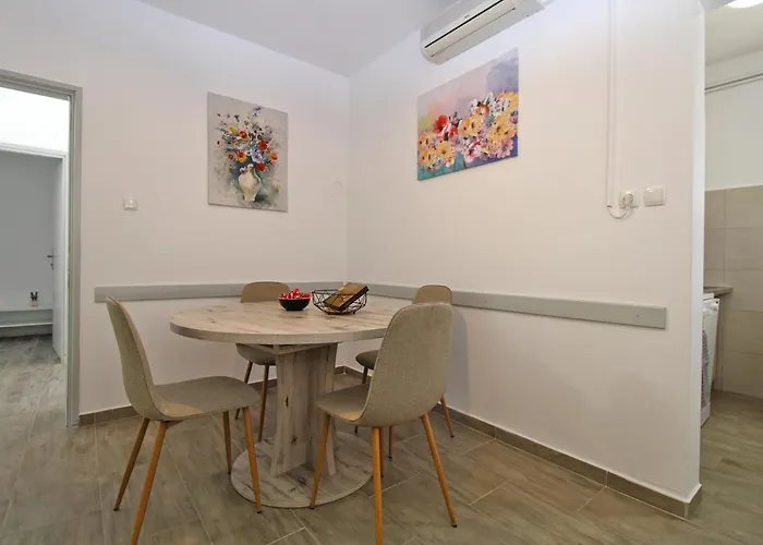Apartment Dragomir 1052 Fažana
