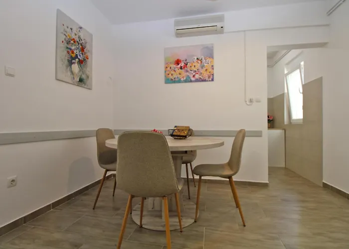 Dragomir 1052 Apartment Fažana