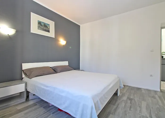 Apartment Dragomir 1052 Fažana