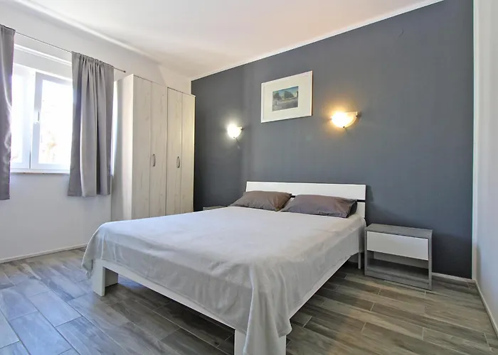 Dragomir 1052 Apartment