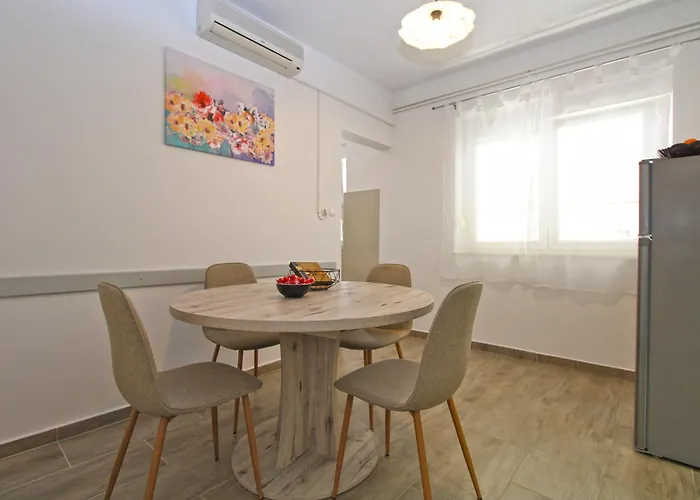 Apartment Dragomir 1052 *