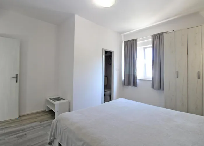 Dragomir 1052 Apartment Fažana