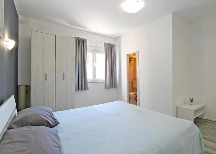 Apartment Dragomir 1052 Fažana