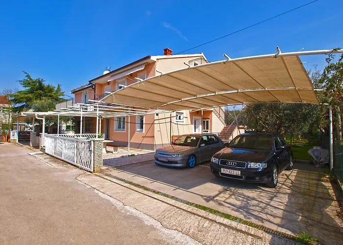 Apartment Dragomir 1052 *
