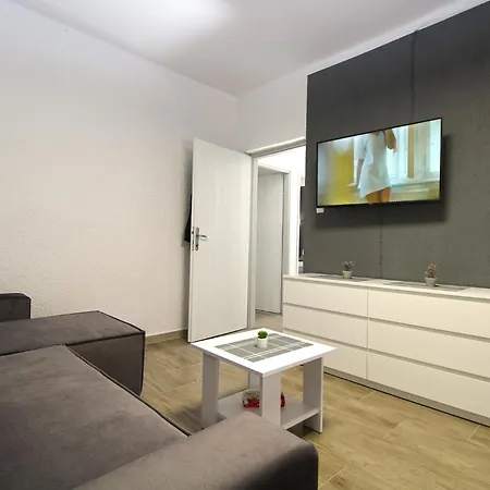 Dragomir 1052 Apartment