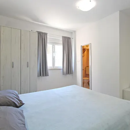 Apartment Dragomir 1052 Fazana
